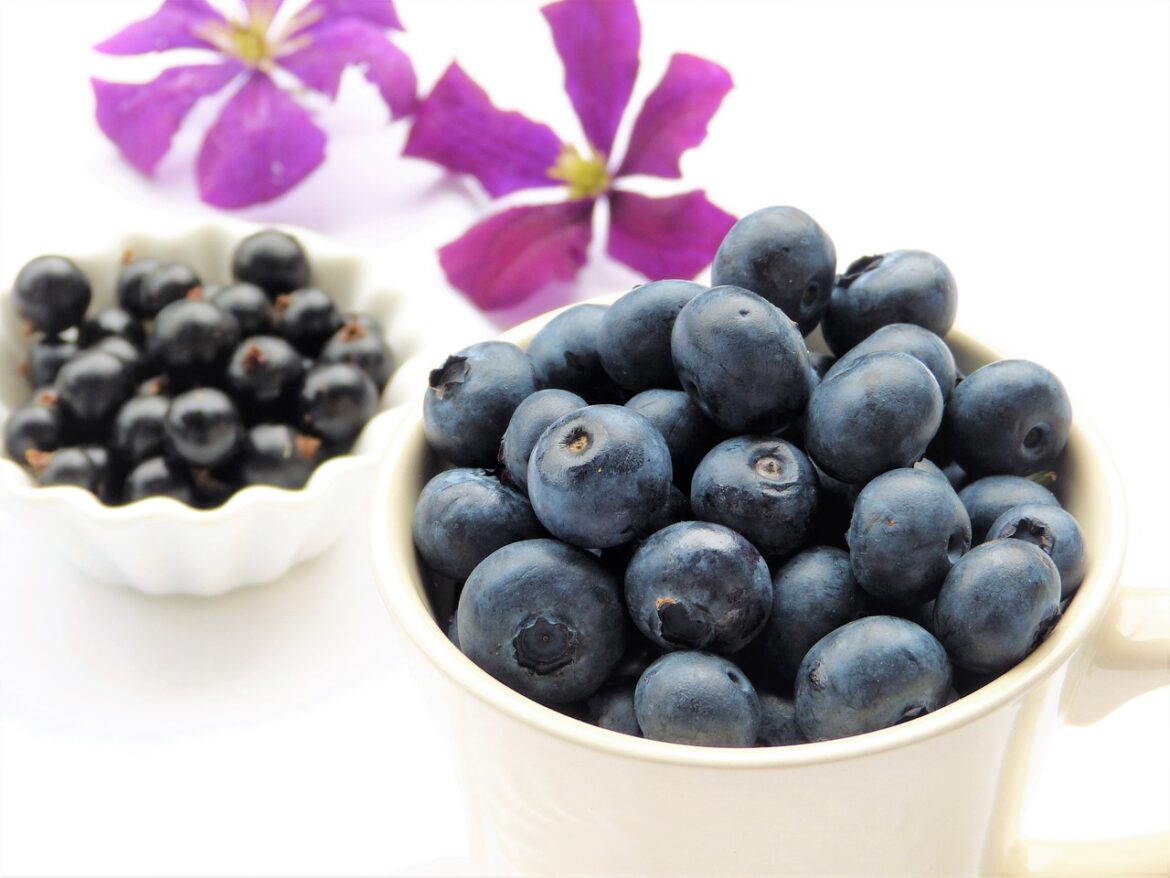 Low-Sugar Fruits for Low-Carb Diets Low-Sugar Fruits for Low-Carb Diets